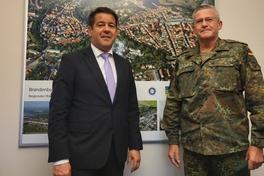 Oberbürgermeister Steffen Scheller (links) begrüßte Generalleutnant André Bodemann im Altstädtischen Rathaus.