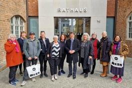 Oberbürgermeister Steffen Scheller hieß die dänische Delegation am und im Rathaus willkommen.