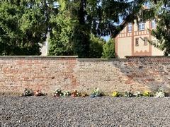 Zum Gedenken an die Opfer der Euthanasie-Morde wurde Kränze niedergelegt.