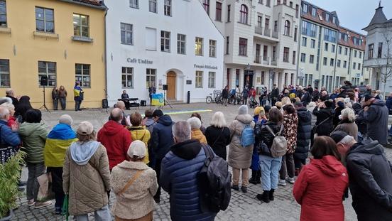 Viele Menschen hatten sich auf dem Altstädtischen Mark versammelt.