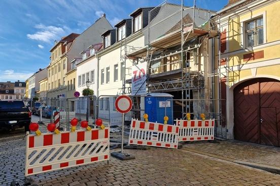 Eines der kleinsten Häuser der Bäckerstraße, die Nummer 15, ist gegenwärtig eine Großbaustelle.