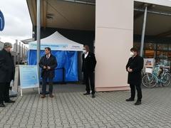 Michael Zaske, Abteilungsleiter der Abteilung Gesundheit des Ministeriums für Soziales, Gesundheit, Integration und Verbraucherschutz), Minister Jörg Steinbach, Markus Trojansky, dm-Geschäftsführer, Oberbürgermeister Steffen Scheller (v.l.n.r.)