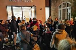 "Kinder, rettet den Weihnachtsmann": Überraschung zum 10. Kalendertürchen des Lebendigen Adventskalenders