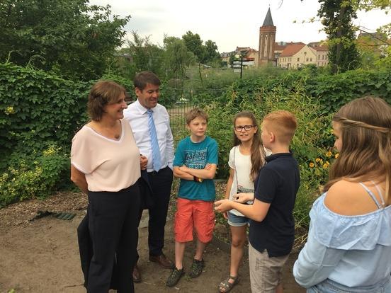 Besuch des Schulgartens der Frederic-Joliot-Curie Grundschule