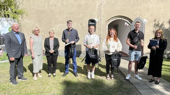 Gruppenfoto mit den dualen Studenten