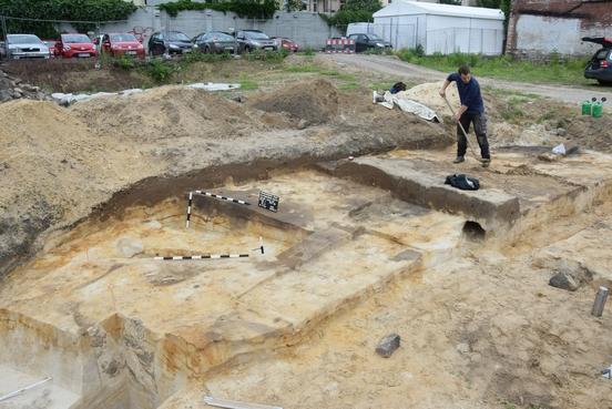 Eine bronzezeitliche Siedlung auf dem Gelände der ehemaligen Wäscherei Hofmann in der Neuendorfer Straße