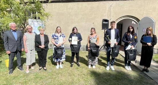 Gruppenfoto mit den dualen Studenten