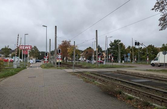 Der Bahnübergang Gördenallee.