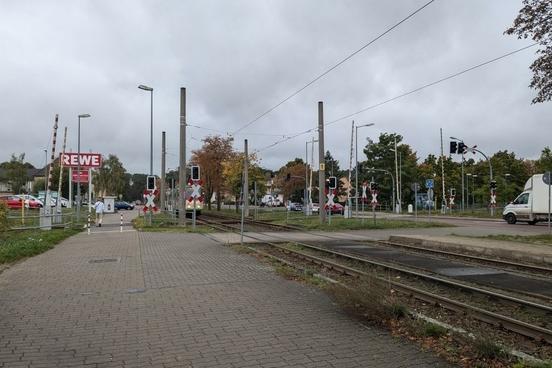 Der Bahnübergang Gördenallee.