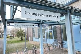 Eingangsschíld der Zulassungsstelle