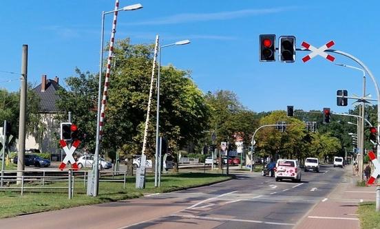 Der Bahnübergang in der Gördenallee wird während der bevorstehenden Herbstferien zur Baustelle, zeitweise mit Vollsperrung.