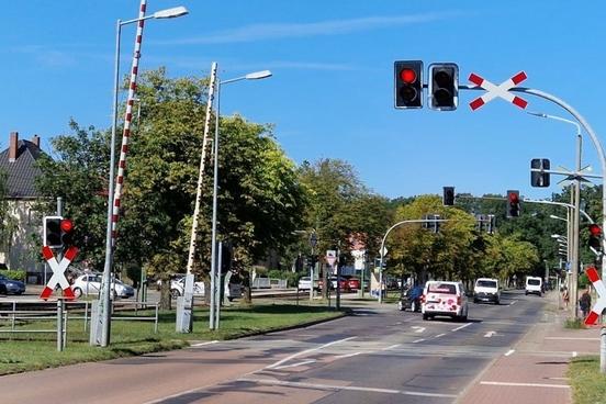 Der Bahnübergang in der Gördenallee wird während der bevorstehenden Herbstferien zur Baustelle, zeitweise mit Vollsperrung.