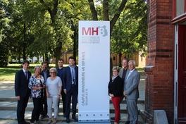 Neuer Dekan der MHB stellt sich vor – Eingangsstele am Campus Brandenburg an der Havel feierlich enthüllt