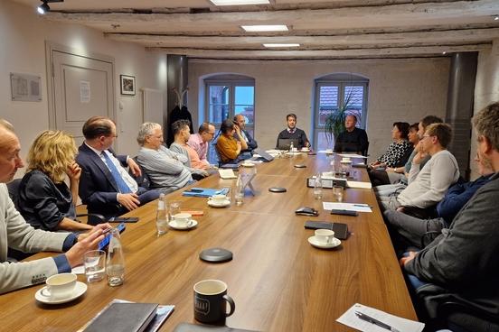 Veranstaltertreffen im Rathaus.