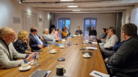 Veranstaltertreffen im Rathaus.