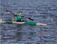 Kanutin Junge Kanutin beim Wettkampf