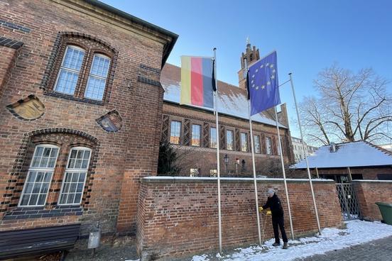 Trauerbeflaggung am Rathaus