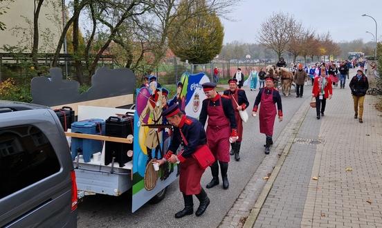 Der Karnevalsumzug startete am Wiesenweg.