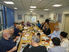 Beratung Kanu-Experten unter sich: Gedankenaustausch im Beratungsraum.