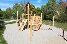 Blick auf ein spielgerät im Sandkasten