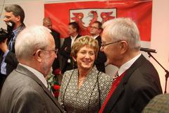 Dietlind Tiemann im Gespräch mit Lothar de Maizière und Manfred Stolpe (rechts)