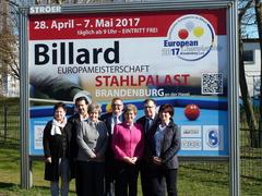 Veranstalter, Förderer und Sponsoren präsentieren das EM-Großplakat. Veranstalter, Förderer und Sponsoren präsentieren das EM-Großplakat.
