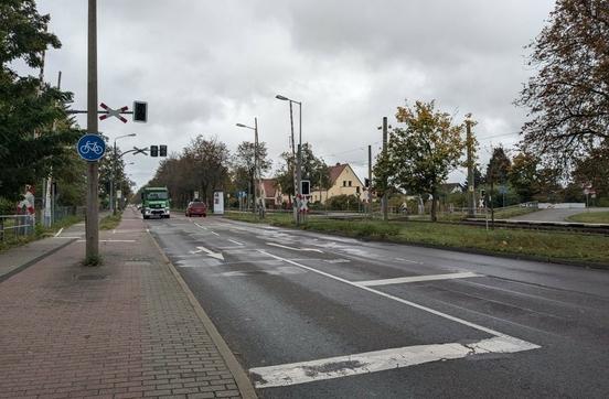 Der Bahnübergang Gördenallee.