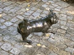 Die neue Bronzefigur.