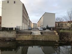 Neue Geh- und Radwegbrücke über den Jakobsgraben eingehoben