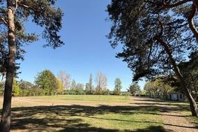 Blick auf den Sportplatz Magnus Hoffmann Schule