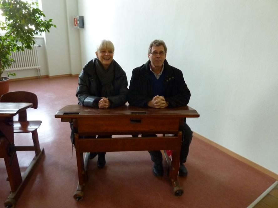 Dänische Schulleiter zu Gast Gäste auf einer Schulbank