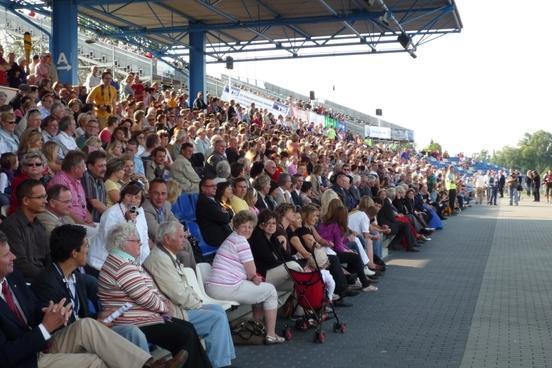 Volle Tribünen, wie hier bei der Eröffnung der Kanu-EM 2009, wird es auch im Sommer 2011 bei der Junioren-WM geben.