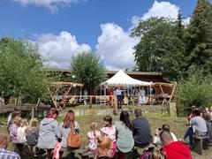 Zahlreiche Eltern waren mit ihren Kindern zum Schultütenfest gekommen