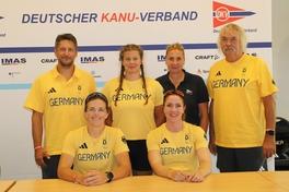 Teamfoto des Parakanu-Teams mit DKV-Präsidentin Dajana Pefestorff