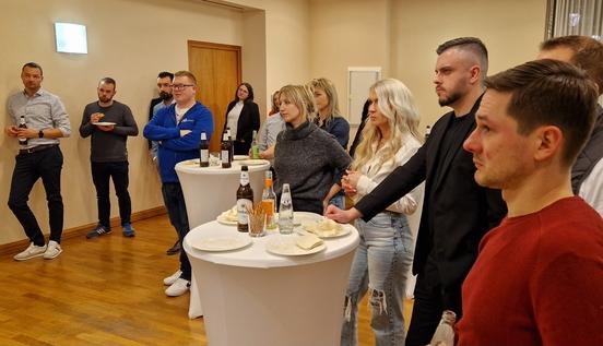 Wirtschaftsjunioren zu Besuch beim Oberbürgermeister im Rolandzimmer des Rathauses.