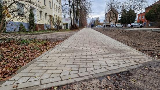 Blick auf den neuen Gehweg an der Potsdamer Landstraße.