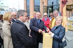 Übergabe von Gastgeschenken