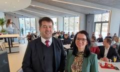 Oberbürgermeister Steffen Scheller und Schulleiterin Anja Peter während der Einweihung der neuen Mensa