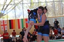 Gegner können auch herausgetragen werden.