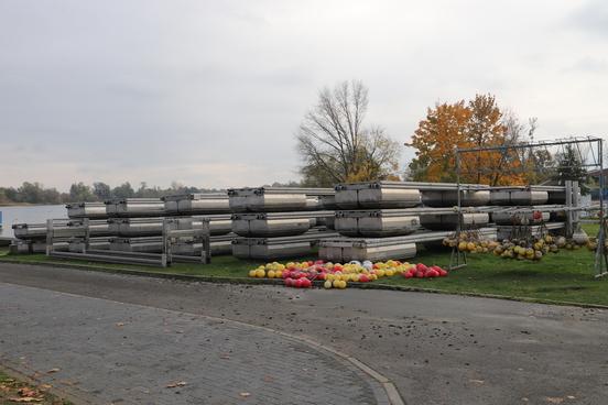 An Land gebrachte Steganlagen