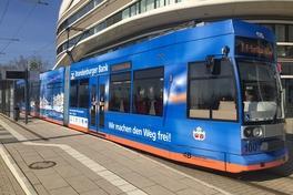 Modernisierter Triebwagen 100 in Betrieb genommen