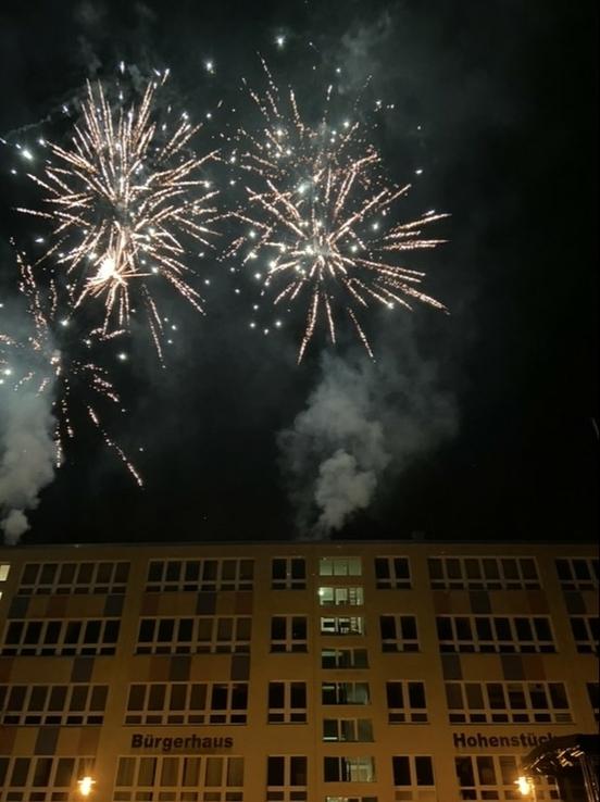 Zum guten Schluss gab es wieder ein Höhenfeuerwerk vom Dach des Bürgerhauses.