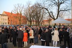 anschließender Empfang im milden Frühlingswetter