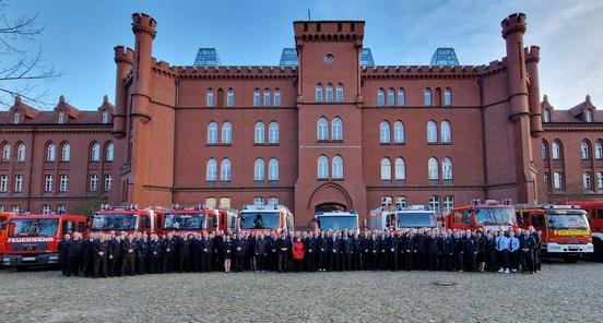 Gruppenbild zur Jahreshauptversammlung der Freiwilligen Feuerwehren.