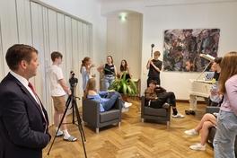 Oberbürgermeister Steffen Scheller besuchte die "Clips for Europe"-Teams in Gollwitz.