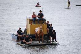 Schwimmender Spaß aus Beton