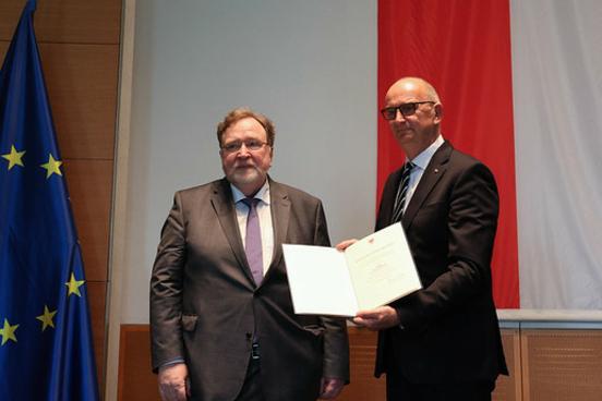 Rechtsanwalt Uwe Böhrensen wurde von Ministerpräsident Dietmar Woidke mit dem Landesverdienstorden ausgezeichnet.
