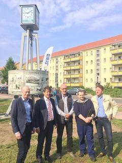 Alte Uhr am neuen Platz