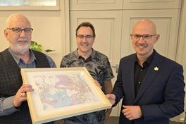 Die Gartenfreunde Fred Schenk und Maik Görke zu Gast bei Oberbürgermeister Daniel Keip.