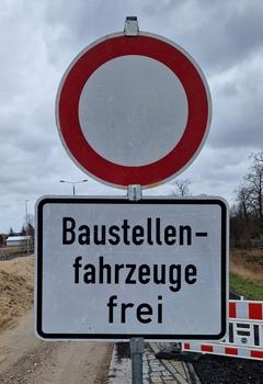 "Durchfahrt verboten" gilt ab Freitag, 23.02.2024, ab 18:00 Uhr, für beide Fahrtrichtungen der Potsdamer Straße.